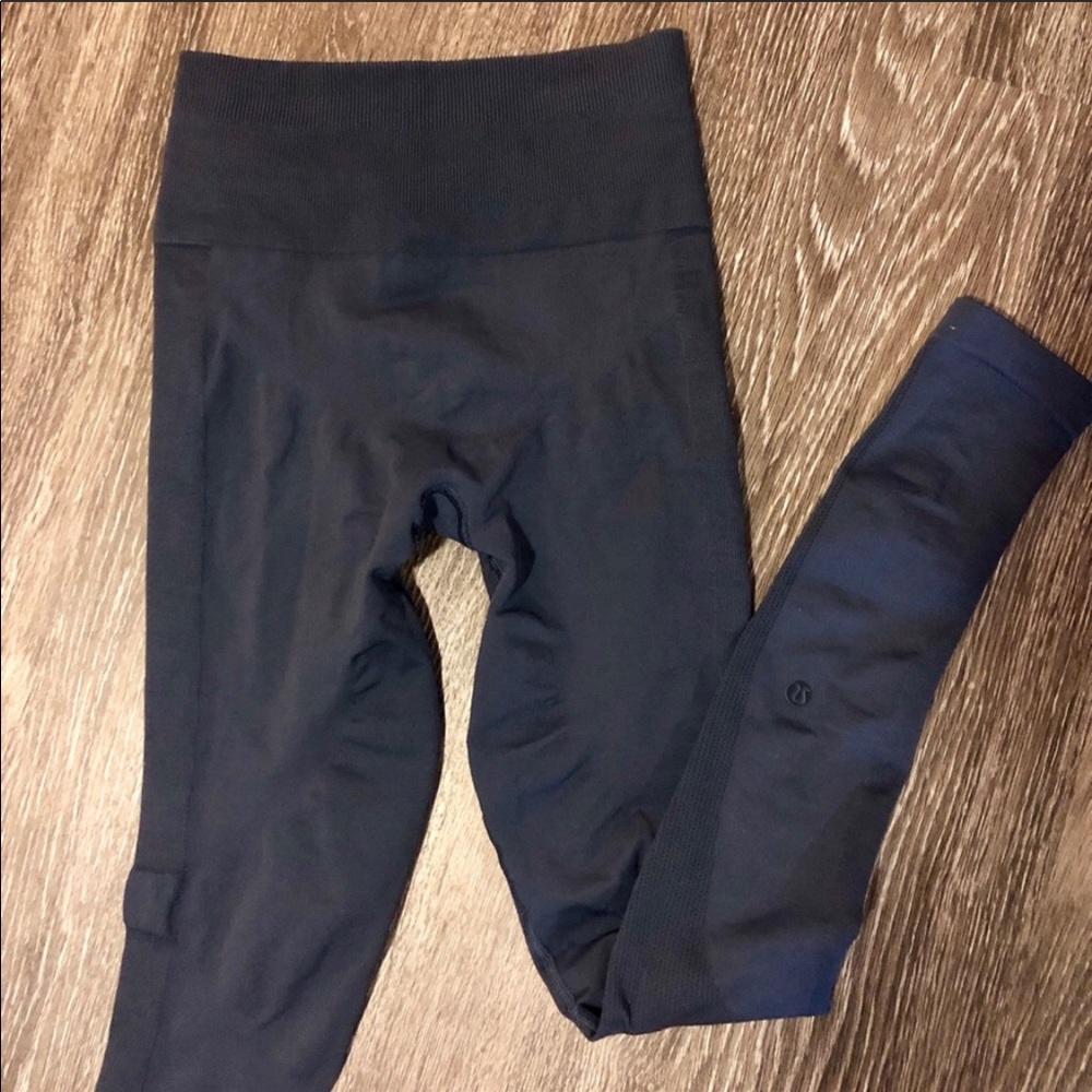 Free to flow Lululemon leggings navy size 2